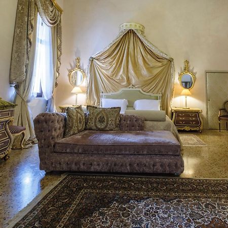 Palazzo Ca' Bernardo By Francesco Molon Hotel Venesia Bagian luar foto