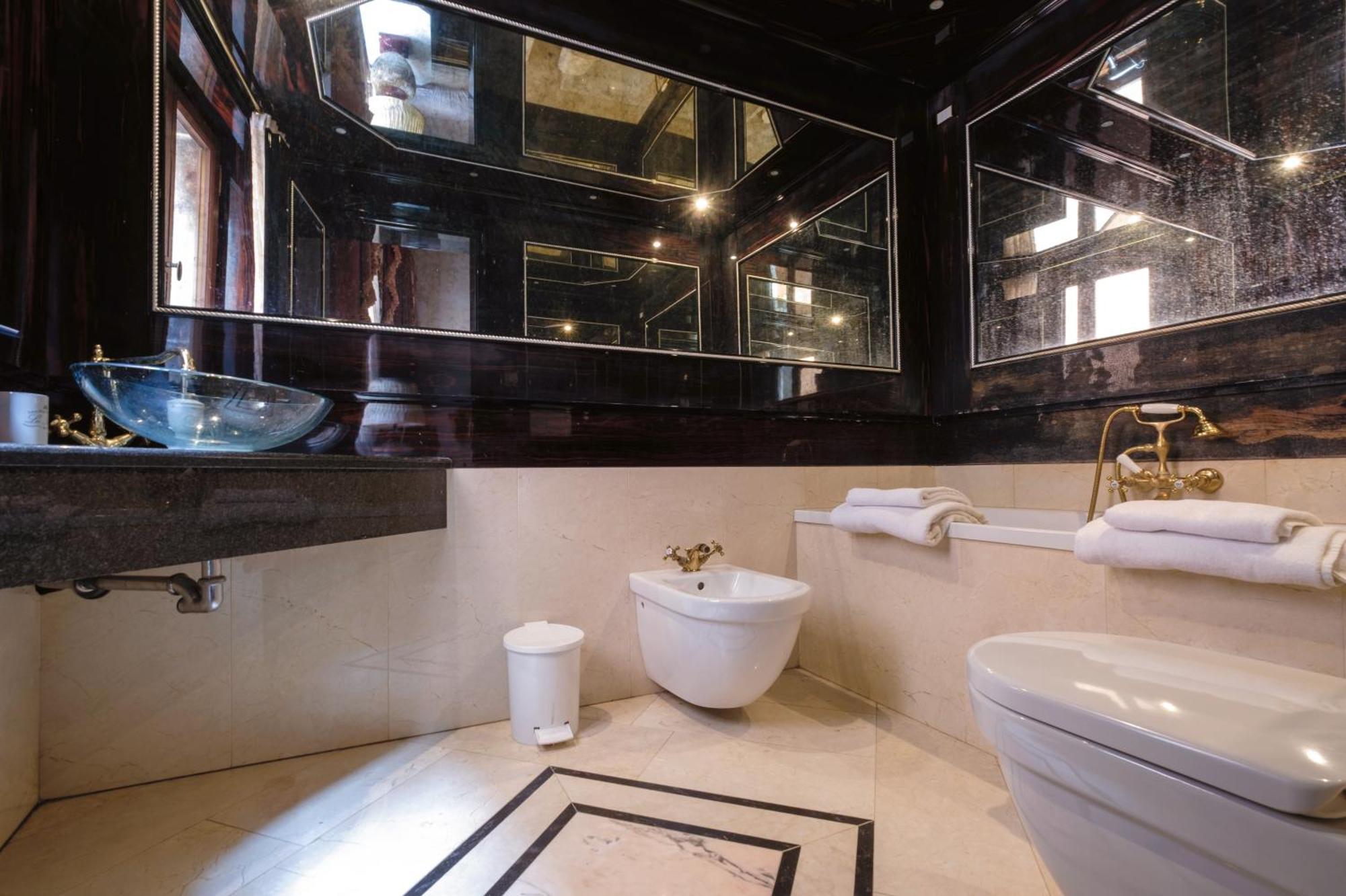 Palazzo Ca' Bernardo By Francesco Molon Hotel Venesia Bagian luar foto